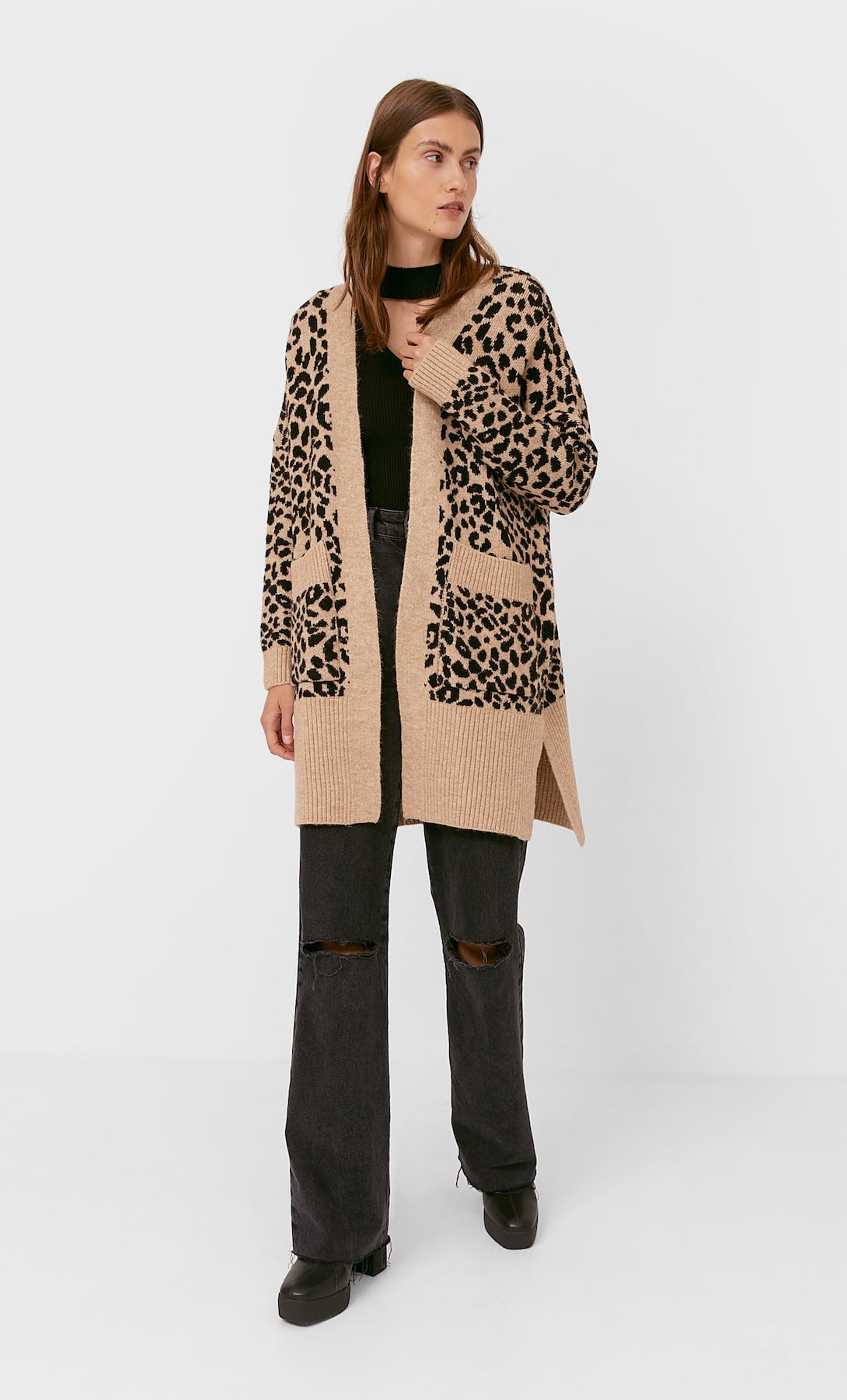 Chaqueta de punto larga con estampado animal de leopardo. Ahora: 23,99 euros.