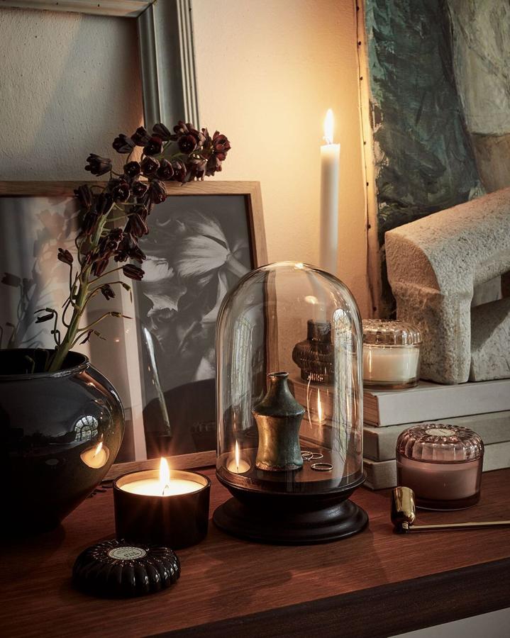 Los portavelas de cristal y velas aromáticas están disponibles en H&M Home desde 4.99 euros.