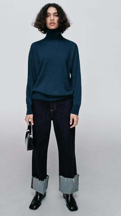 Jersey de punto en color petróleo de Zara, (39,95 euros).