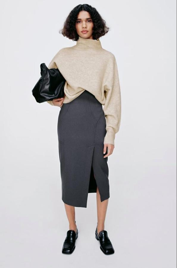 Jersey de cuello alto oversized de Zara, (25,95 euros).