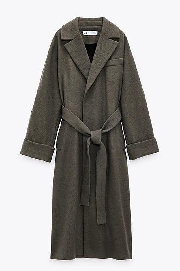 Este abrigo de lana en color verde caqui es de Zara y ya falta en algunas de sus tallas.