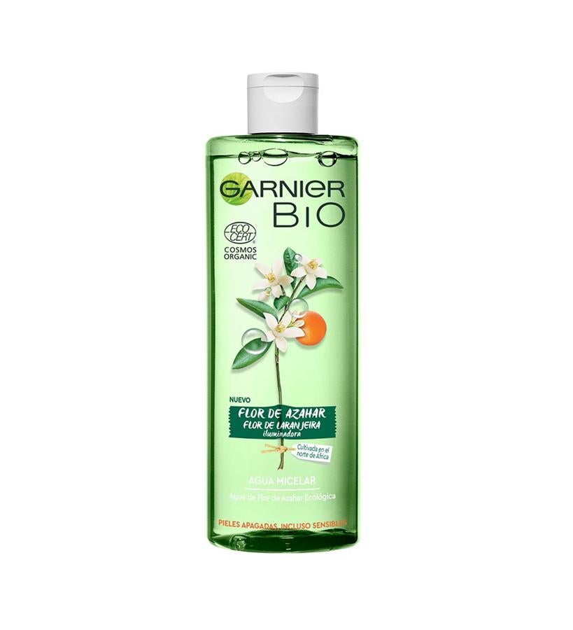 Formulada con agua de flor de azahar ecológica (tiene propiedades iluminadoras y calmantes), cultivada en el norte de África, agua de cebada ecológica y glicerina botánica, el Agua Micelar de flor de Azahar de Garnier Bio limpia, desmaquilla y elimina los residuos de la piel. Ha sido certificada como ecológica según el standard COSMOS por ECOCERT Greenlife.