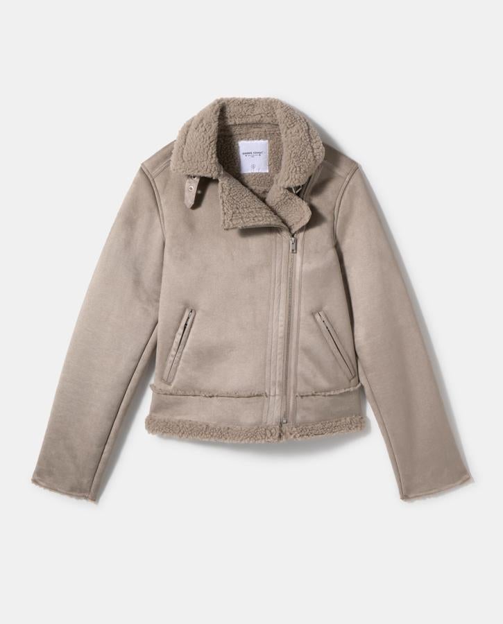 Cazadora de doble faz con forro de borrego, de Green Coast (59,99 €).