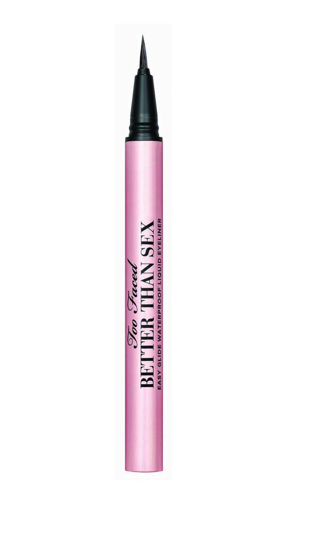 TOO FACED. Eyeliner Better than Sex (21,55 €, en Sephora).