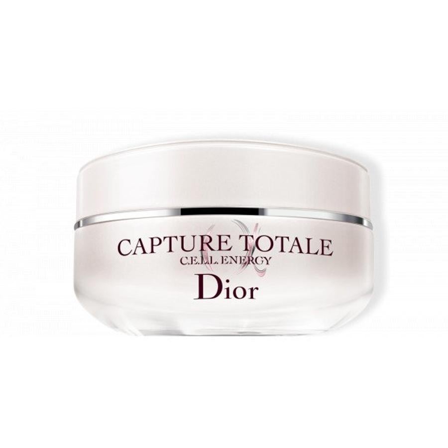 Capture total de Dior es un contorno de ojos antiedad global que combina los beneficios florales con la investigación de células madre para una mirada descansada, hidratada y sin arrugas. Con el tiempo, el contorno de ojos se iluminará mientras el producto lucha contra los signos del estrés y la fatiga.