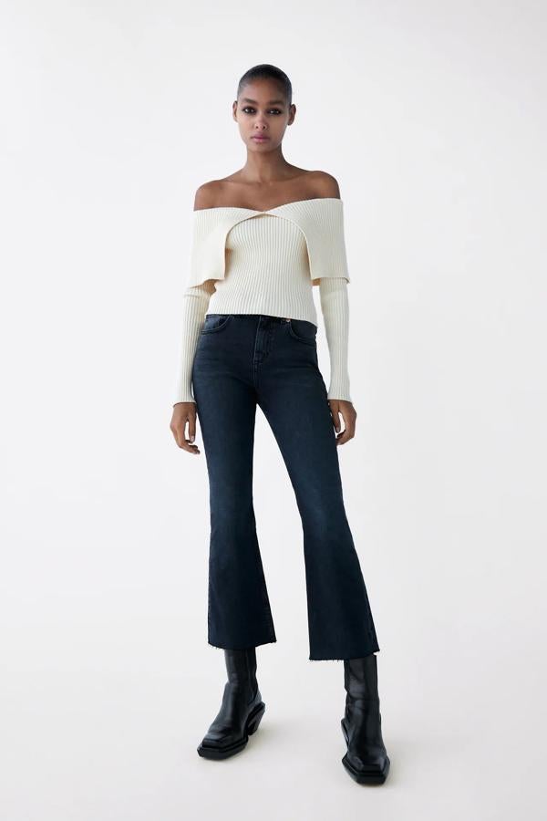 Fotos: 15 pantalones flare que quedan perfectos con botines pero también con deportivas