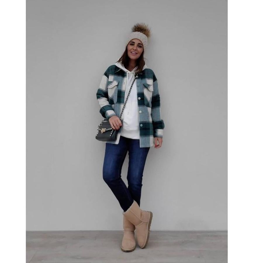 Paula Echevarría no ha dudado en sumarse a la tendencia de las sobrecamisas de cuadros con esta de Fetiche Suances como protagonista de un look muy calentito.