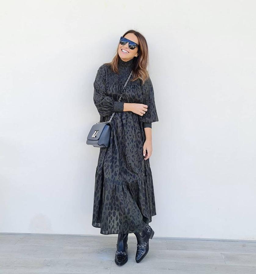 Paula Echevarría, con maxi vestido 'animal print' de Antik Batik y botines de Couple.