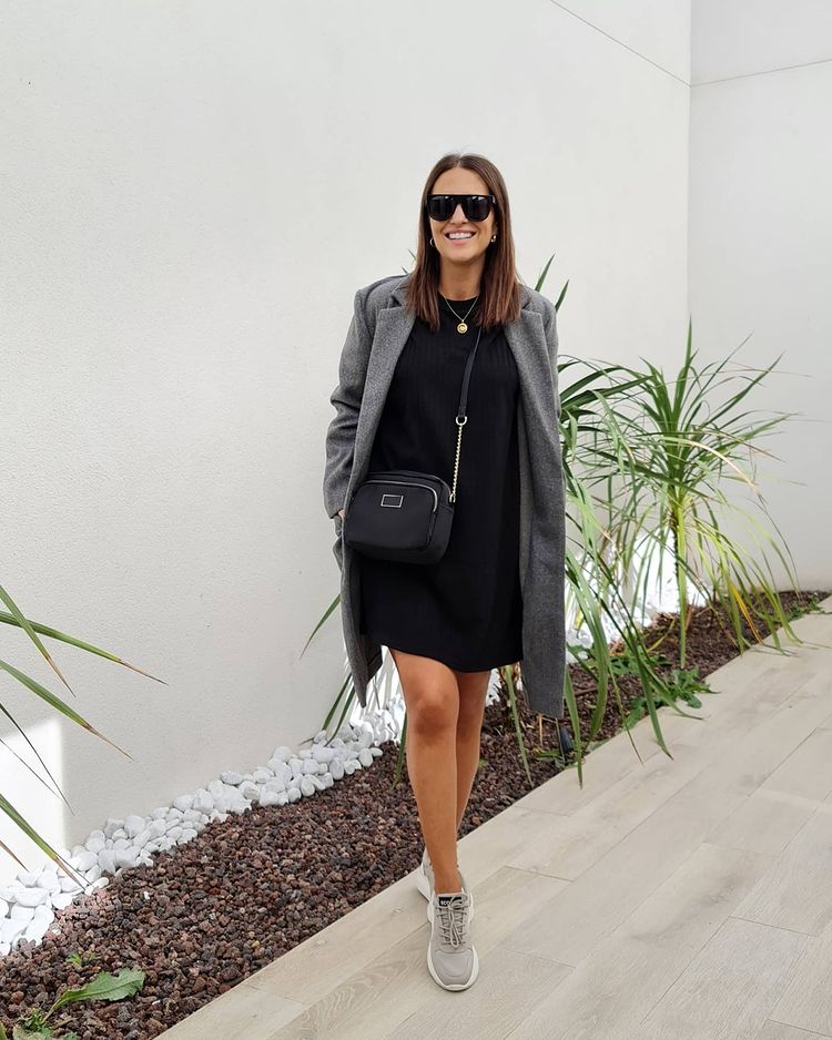 Paula Echevarría apuesta por los básicos en este look 'black&grey' de Lefties.