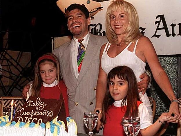 Co Claudia y sus hijas en una imagen de archivo.