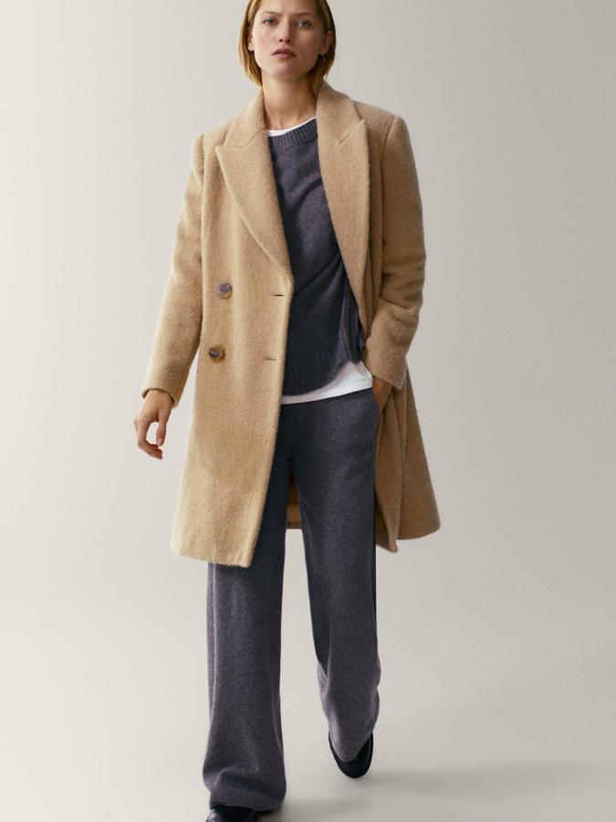 Y este abrigo de lana rizada de Massimo Duti, rebajado de 199 a 120 en el Black Friday.