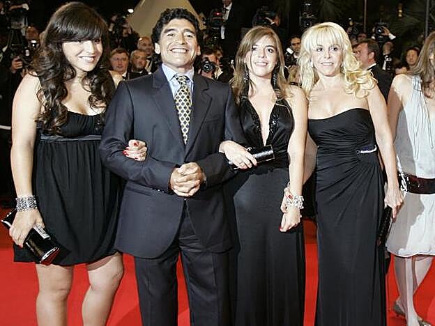Una de las últimas apariciones de la familia Maradona-Villafañe con motivo del estreno en el Festival de Cannes de 2008 de un documental sobre el fitbolista.