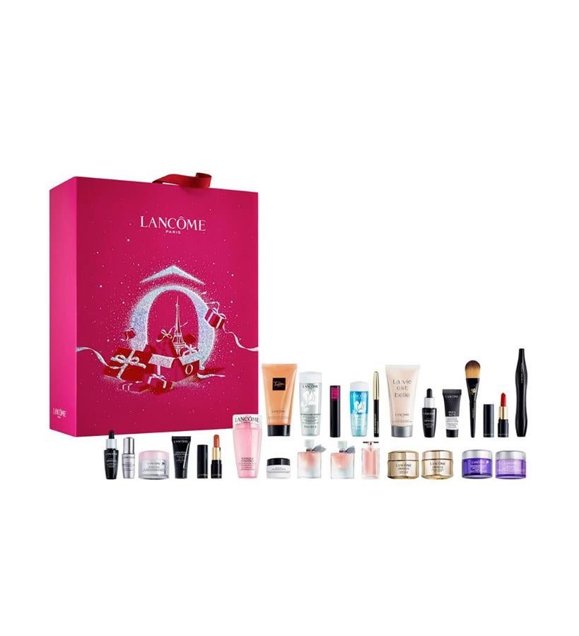 Este año la maison invita a disfrutar de la navidad bajo las luces de la Torre Eiffel, llenando las calles de París y cada día del adviento con una sorpresa de belleza. Calendario de Adviento de Lancôme (108 €).
