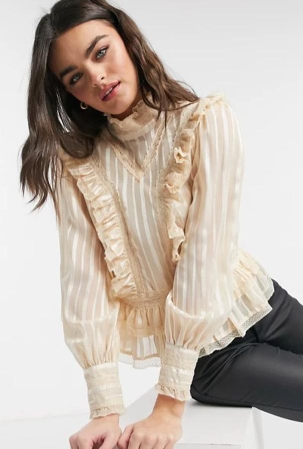 Camisa con chorreras de Asos, (43,15 euros).