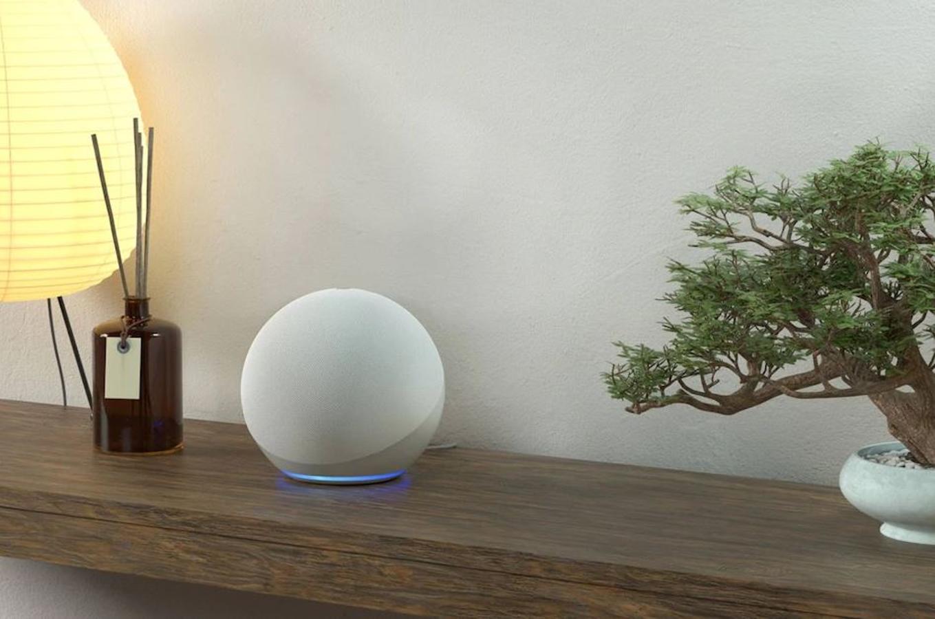 El nuevo dispositivo  Alexa Echo Dot de Cuarta Generación  convertirá tu casa en un hogar conectado. Ahora, durante el Cyber Monday, está rebajado de 59.99 a 29.99 euros en Amazon.