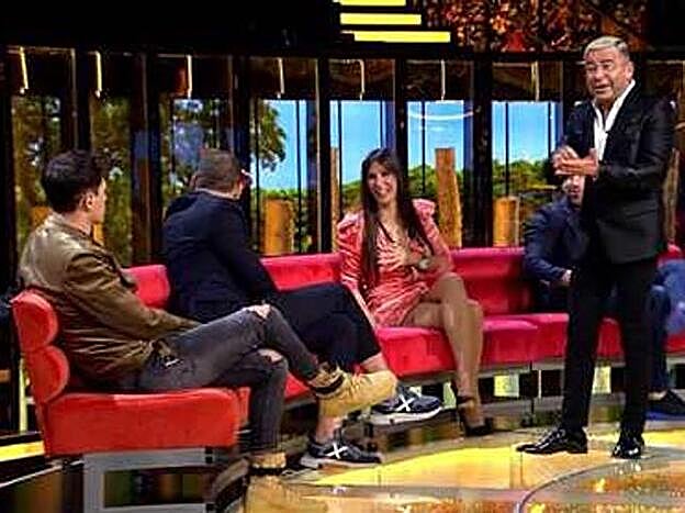 Avilés, ruborizado ante la pillada de Jorge Javier.