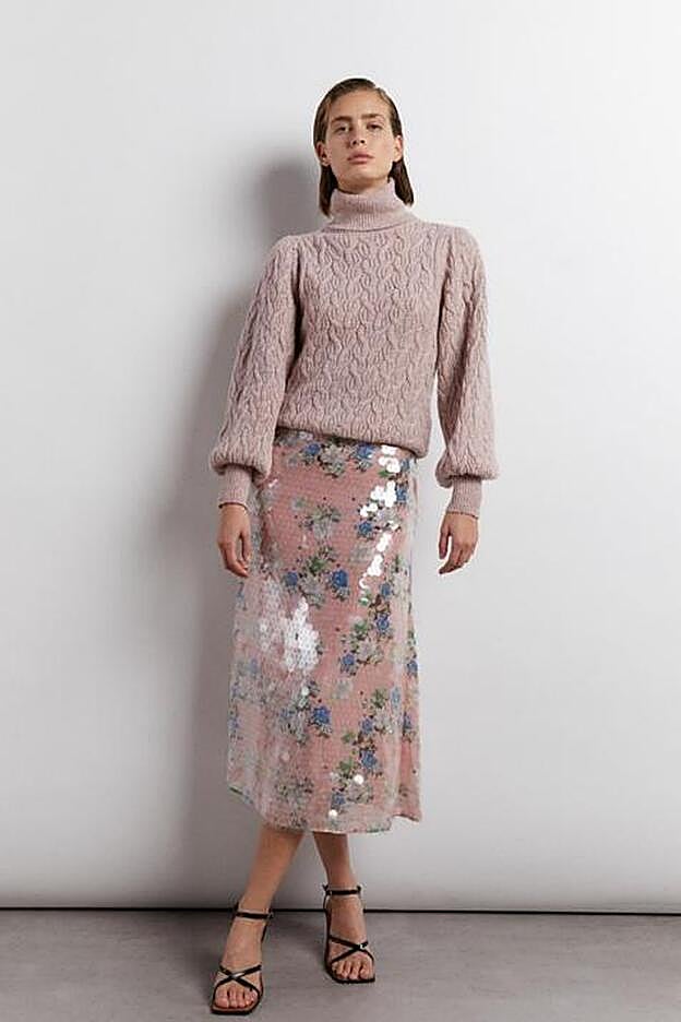 Falda de lentejuelas XXL con silueta evasé de Sfera.