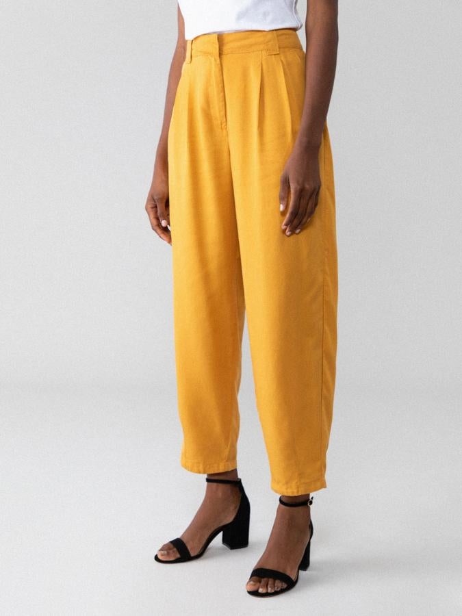 Fotos: 11 pantalones de traje por menos de 30 euros (y algunos menos de 15) que estilizan y puedes llevar con botas o deportivas