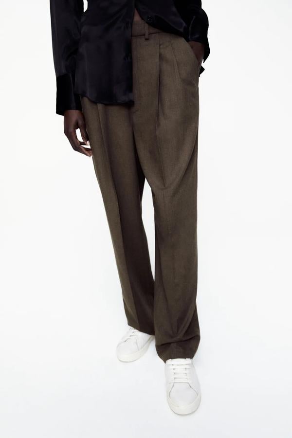 Fotos: 11 pantalones de traje por menos de 30 euros (y algunos menos de 15) que estilizan y puedes llevar con botas o deportivas