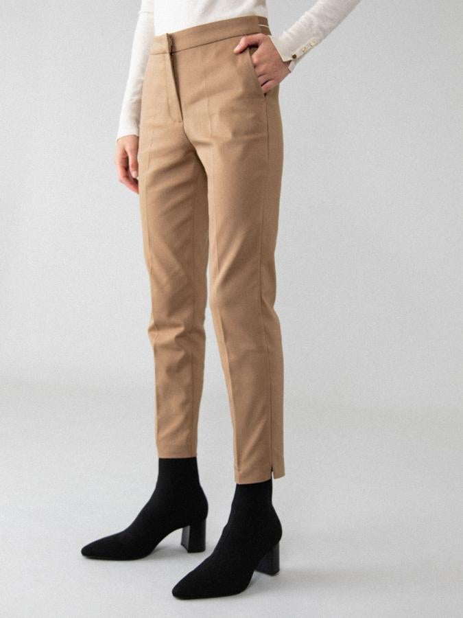 Fotos: 11 pantalones de traje por menos de 30 euros (y algunos menos de 15) que estilizan y puedes llevar con botas o deportivas