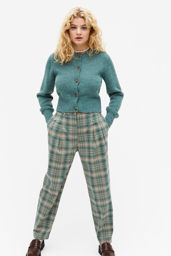 Fotos: 11 pantalones de traje por menos de 30 euros (y algunos menos de 15) que estilizan y puedes llevar con botas o deportivas