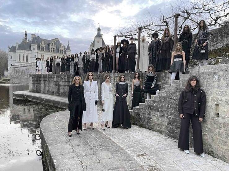 Fotos: El desfile Métiers d'art 2020/21 de Chanel ha sido el homenaje que nos merecemos las mujeres