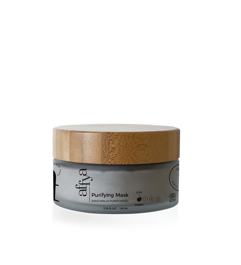 A base de 2 arcillas distintas, blanca y negra, proporciona un efecto detox, remueve impurezas y células muertas sin maltratar tu piel. Además, contiene avena y extracto de limón, que relajan, refrescan y desinflaman.  Purifying Mask de Affya  (39 €).