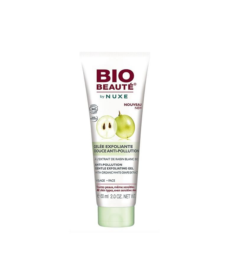Este gel exfoliante con certificación bio posee una textura activa que se transforma cuando se masajea –su textura es gel en la aplicación, aceite en el masaje y leche en el aclarado– para exfolia la piel a la vez que la libera de las partículas de contaminación. Se puede usar 1-2 veces por semaan.  Exfoliante suave Bio-Beauté by Nuxe  (13,50 €).