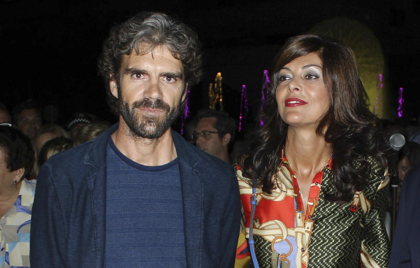 El pasado 2 de octubre proliferaban las informaciones sobre la separación de José Tomás de Isabel, la que había sido su mujer en los últimos 20 años. Al parecer, él se dejaba ver sin pudor al lado de una joven. Lo que no se determinaba en ningún medio era el tiempo que el matrimonio llevaba roto.