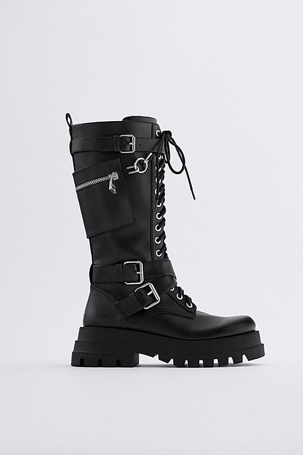 Las botas militares más adornadas de la colección de invierno de Zara.