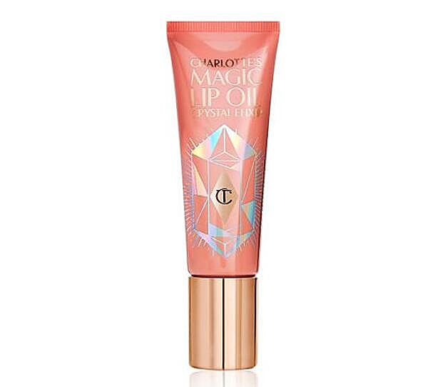 Antes de maquillar los labios, Sofia aconseja aplicar el Magic Lip Oil Crystal Elixir (35 euros).