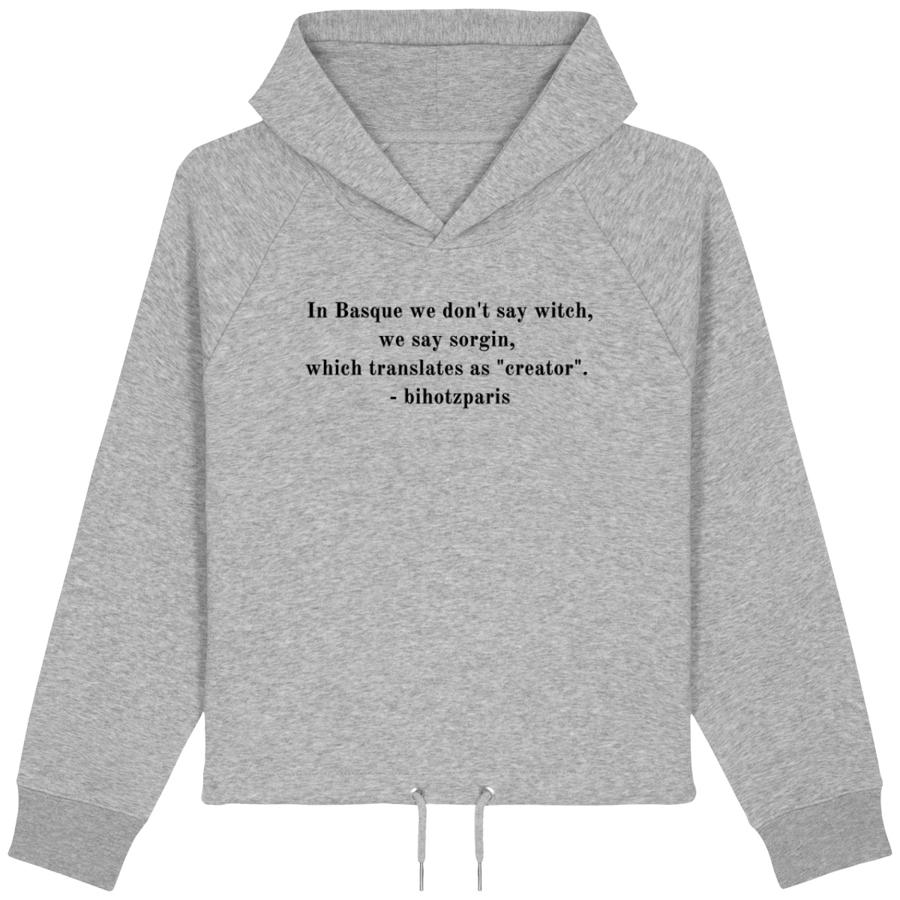 Sudadera gris con capucha y mensaje, de Bihtoz Paris (60 euros).