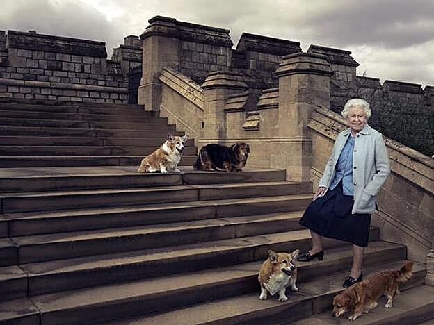 Retrato oficial de la reina Isabel II de Annie Leibovitz..