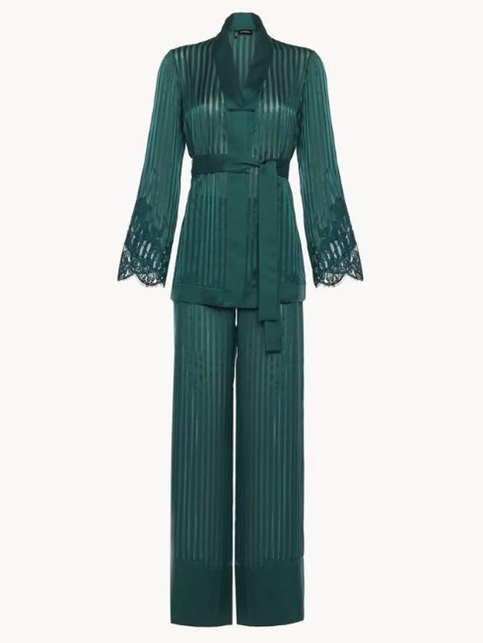 Pijama verde de seda con parte de arriba cruzada, de La Perla (1.650 euros).
