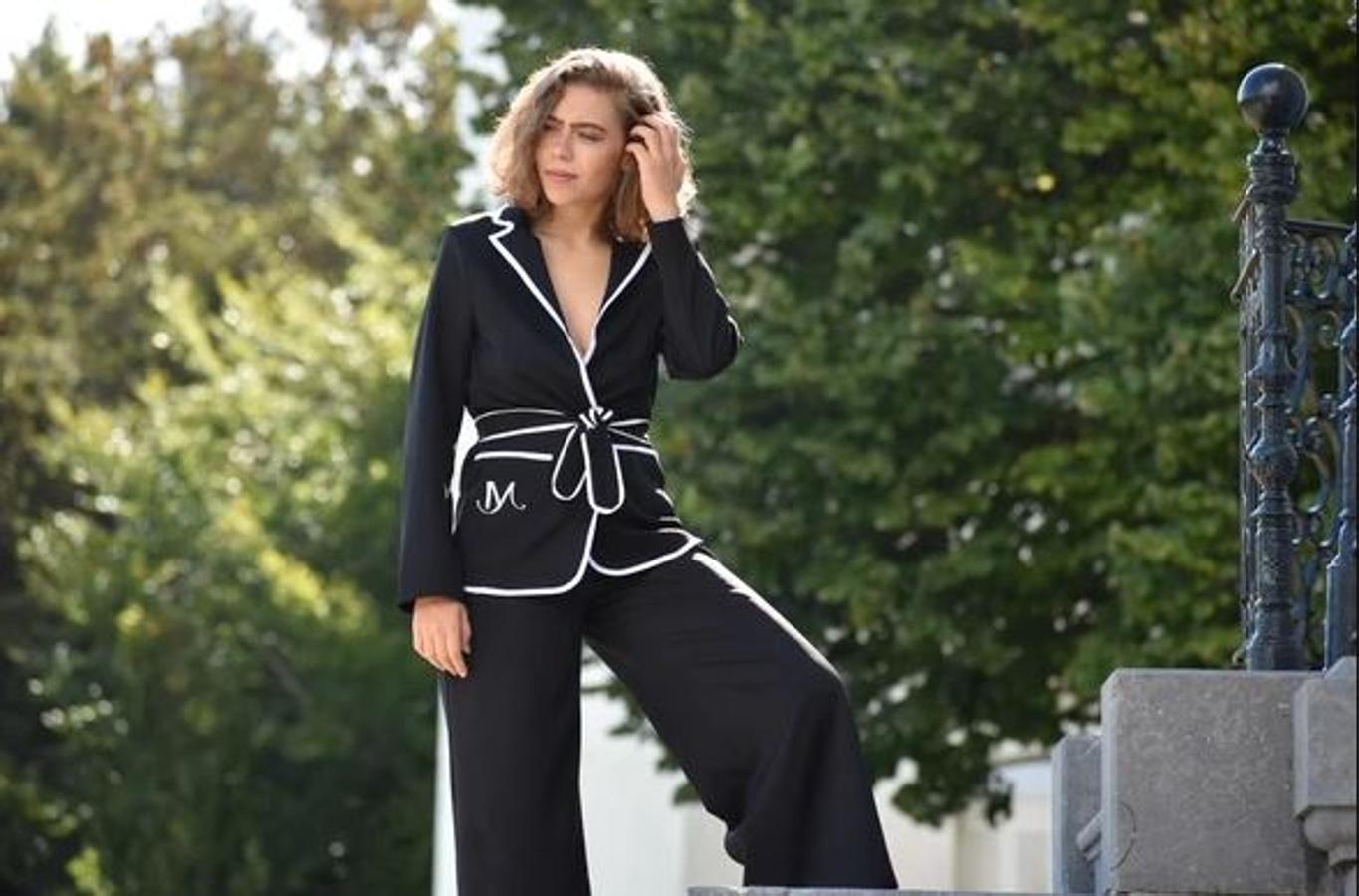 Pijama negro con costuras a contraste, de Manuela va de fiesta (230 euros).