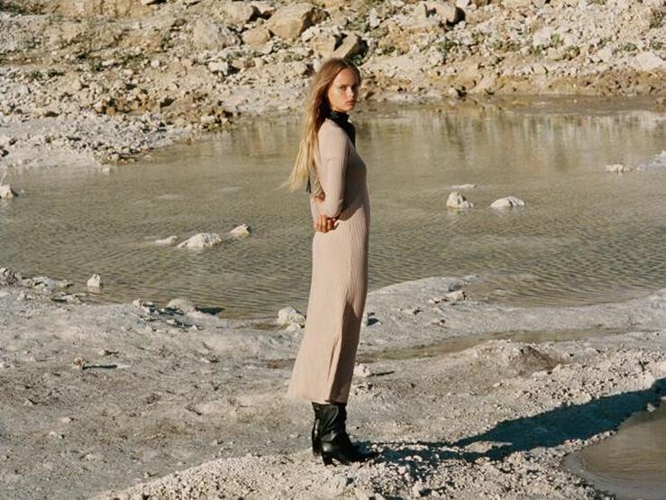 Fotos: Diez vestidos XXL de Zara perfectos para botas altas por menos de 30 euros