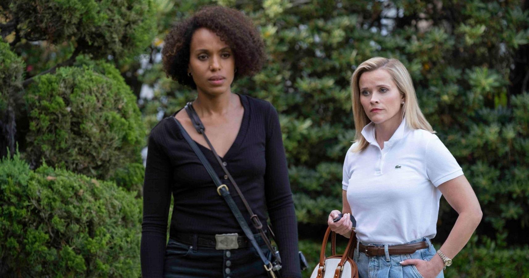 Si Nicole Kidman ha tenido su propia miniserie a lo Big Little Lies, Reese Witherspoon no se ha quedado atrás.  Little Fires Everywhere  adapta la novela de Celeste Ng, una historia de dos madres de entornos muy diferentes: Elena (Witherspoon), blanca, rica, profesional y madre de tres hijos felizmente casada, y Mia (Kerry Washington), negra, pobre, artista nómada y con una hija a la que cría sin padre. Cuando las vidas de ambas se cruzan surgen fricciones que ponen de manifiesto debates sociales de peso como la raza, la maternidad o la naturaleza del arte.