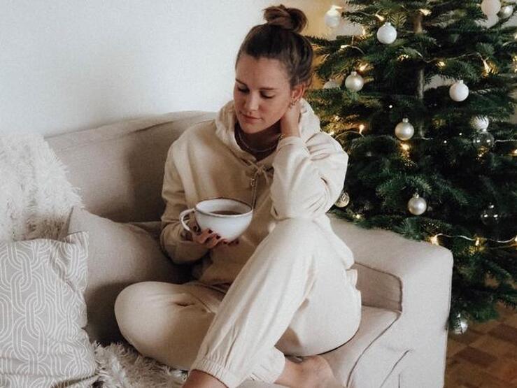 Fotos: 11 propuestas comfy llenas de estilo para unas celebraciones navideñas muy caseras