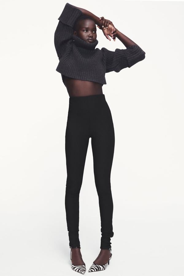 Leggings de canalé de talle alto con cintura elástica, de Zara (19,95 €).