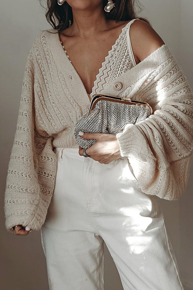 El look con sujetador de encaje y cárdigan de Sincerely Jules.