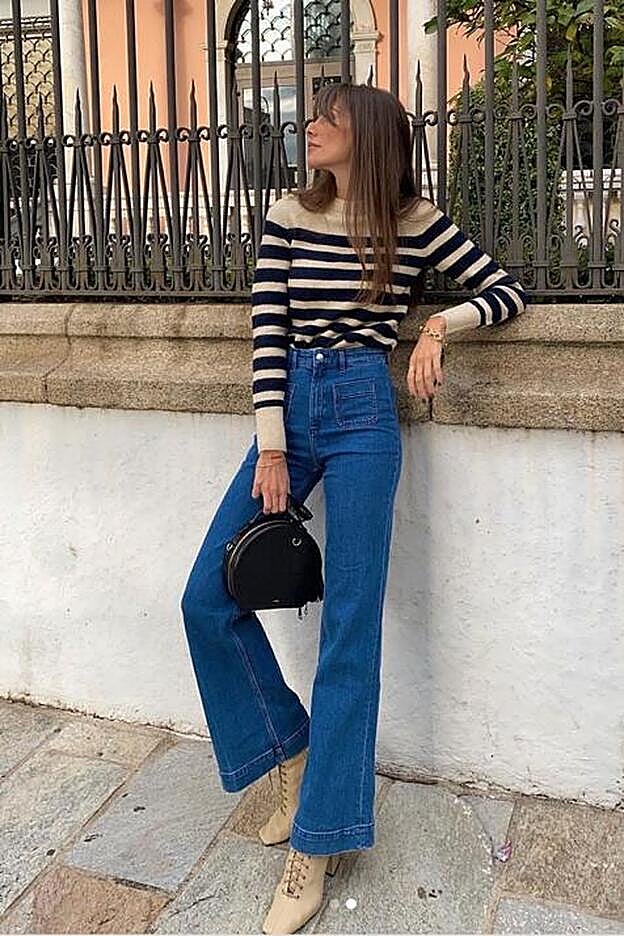 Un jersey que podrás aprovechar para tu día a día. Vaqueros flare, botines con cordones y tu bolsos favorito para un look de nota