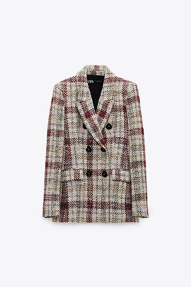 Americana de tweed multicolor con doble botonadura de Zara (59,99 euros)
