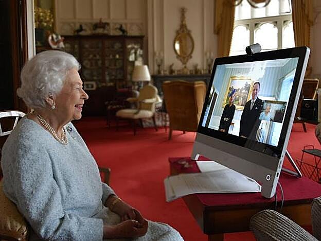 Audiencia diplomática virtual de la reina Isabel II en el Castillo de Windsor.