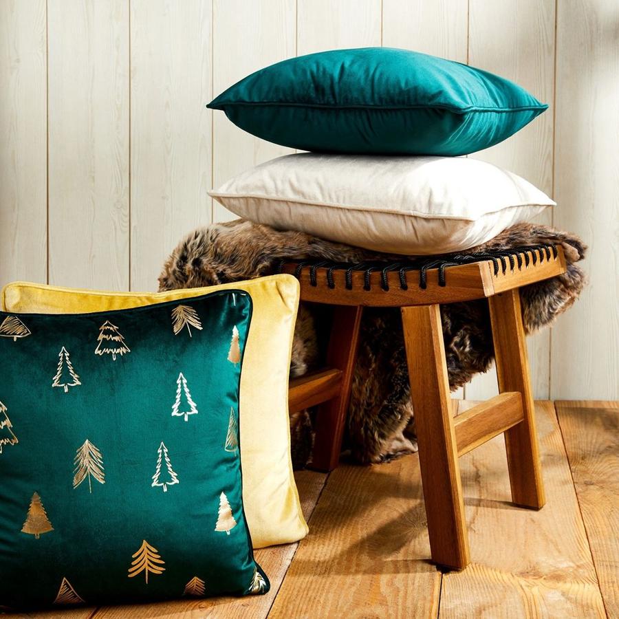 Los  cojines son unos textiles clave para cambiar la decoración  de nuestro hogar gastando muy poco dinero. En Primark Home los hay tan bonitos como estos desde 3.50 euros.