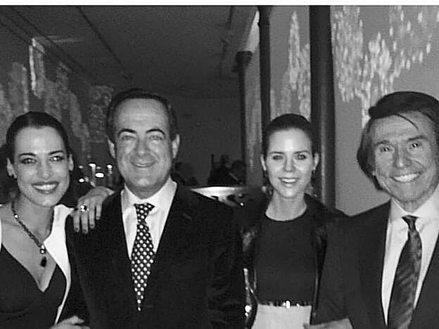 Amelia Bono con su padre y Raphael.