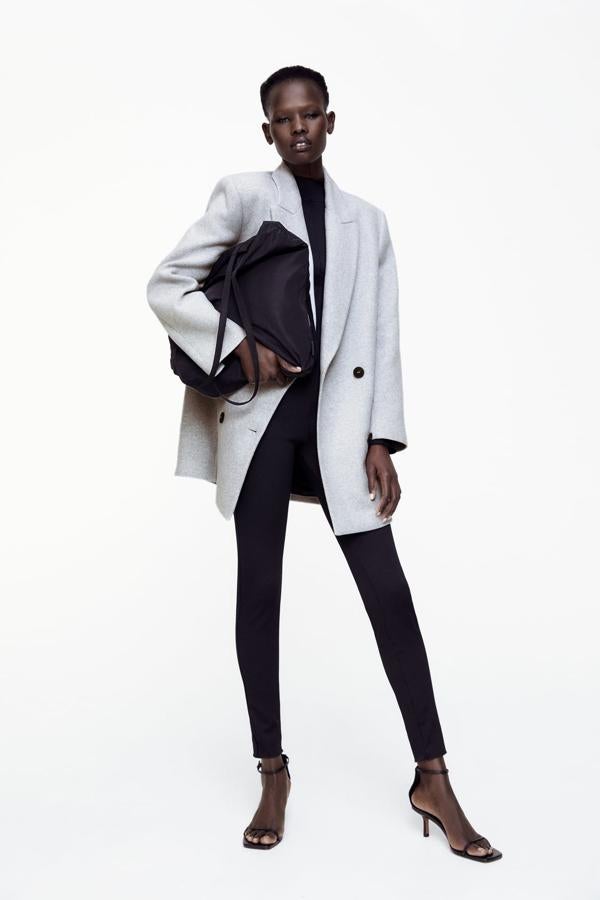 Abrigo recto de lana de los Special Prices de Zara (29,99 €).