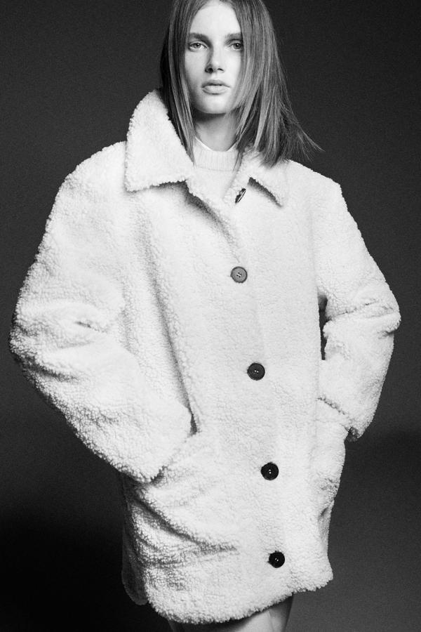 Abrigo de borrego, de los Special Prices de Zara (39,99 €).