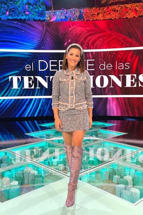 Probablemente este sea uno de los looks más atrevidos y originales de Nagore y con él acertó de lleno. Triunfó gracias a  un conjunto de tweed  ideal que combinó con botas metalizadas.