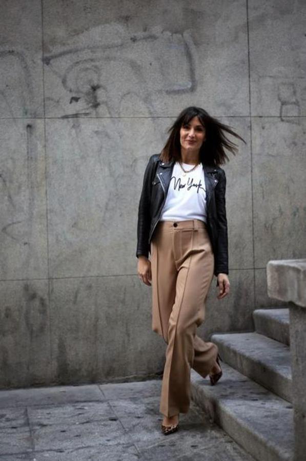 Nagore siguió nuestros consejos y se hizo con unos pantalones de pinzas o de traje porque estilizan y sientan de maravilla. Ella escogió  este modelo en color camel de Zara  que combinó así de bien.
