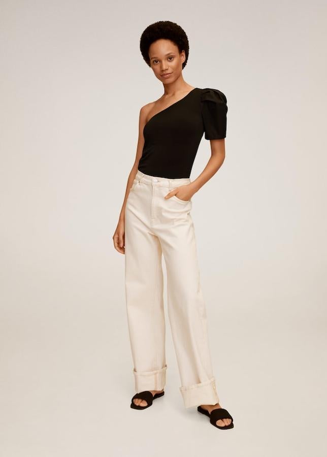 Top con una manga abullonada, de Mango (19,99 €).